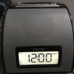 iHome Alarm Clock / Clock / Music Player